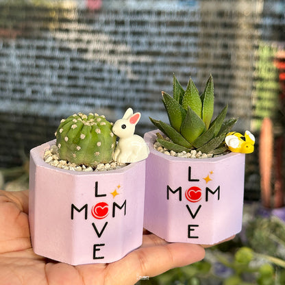“Love Mom” (Pastel Purple – 2-inch)