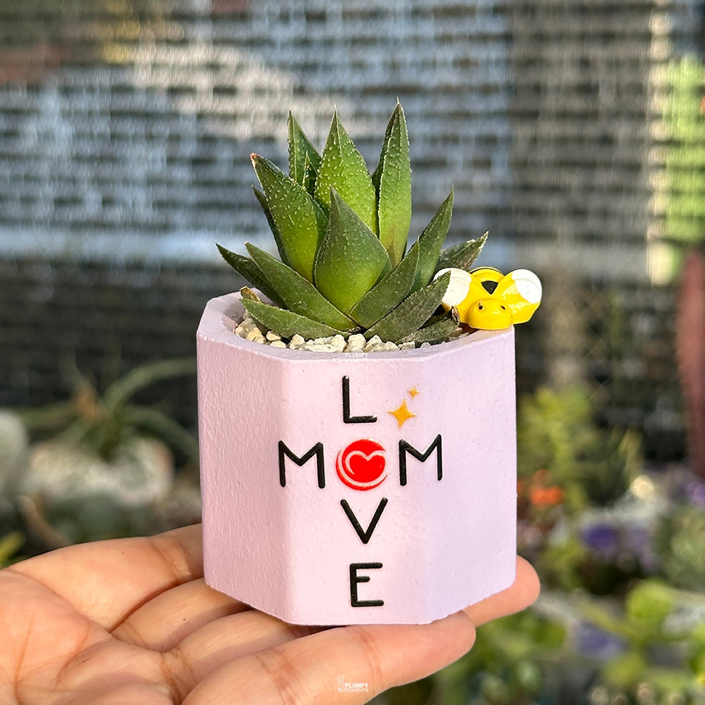 “Love Mom” (Pastel Purple – 2-inch)